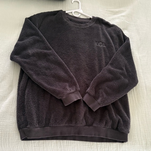 UGG black Fleece Pullover - Picture 2 of 4